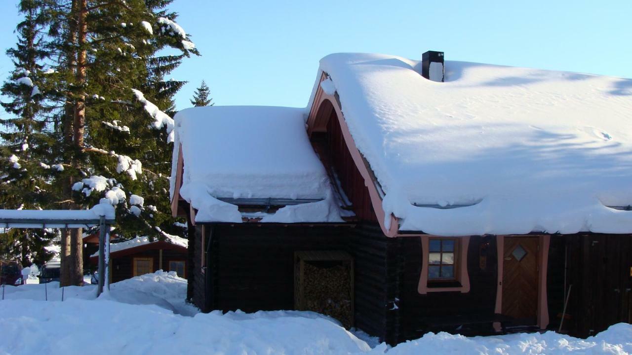 Tomtelandstugan Holiday home *